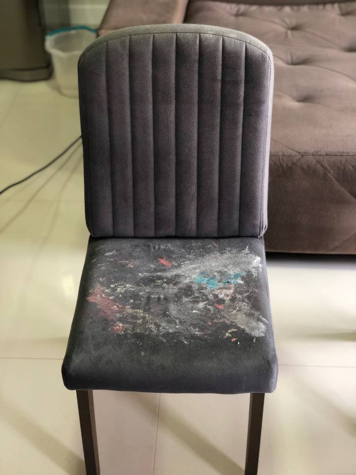 A mesma cadeira antes da limpeza